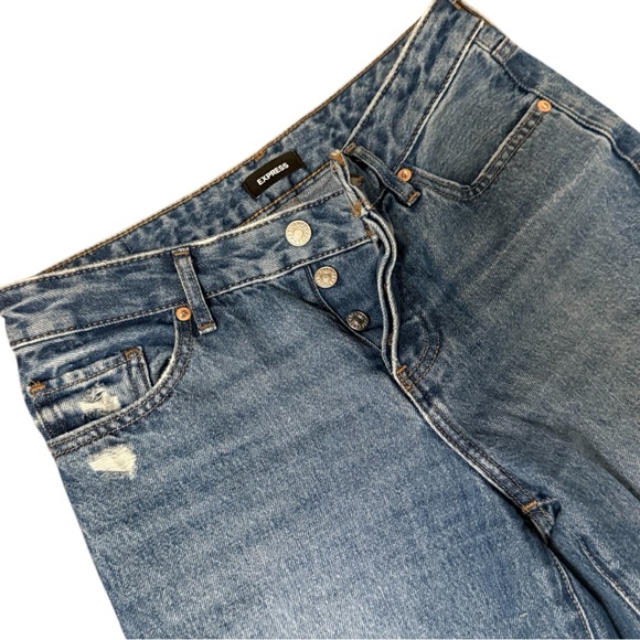Express Straight Leg Jean - Picture 2 of 4
